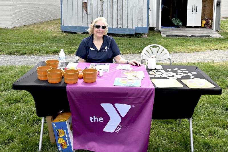 Deb Betancourt, healthy living coach for the YMCA, teaches participants about healthy food portions.