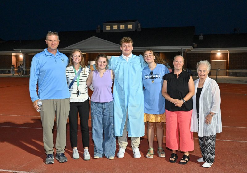 Bodie Frederick gets the whole family in a picture. Shown are (l-r) Mike, Madi, Sadie, Bodie, Laney, Cherye and Nancy Frederick.
