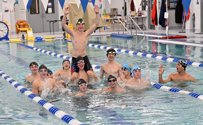 The underclassmen want some picture love too.