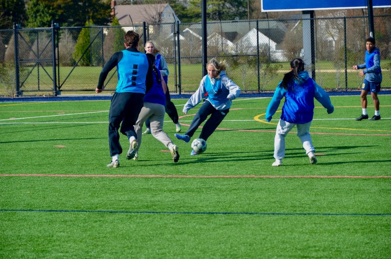 Class of 2024 graduate Tayler Flaherty navigates the defense like she did all season at Alvernia University this past fall.