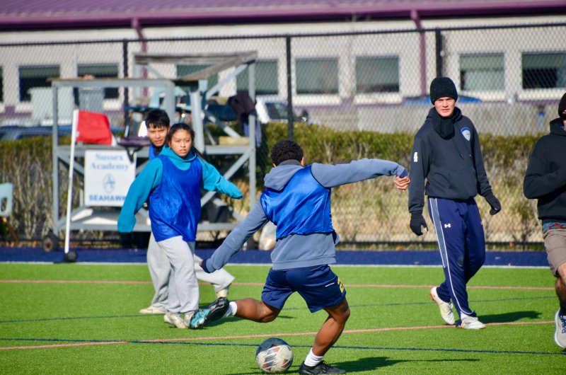 Class of 2025 graduate and current Goldey-Beacom player Andres Romero shoots.