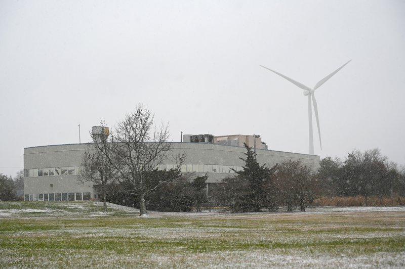 Snow falls of the University of Delaware’s Lewes campus. NICK ROTH PHOTO
