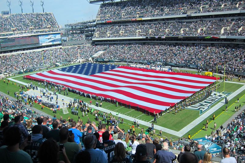 Chuck Bednarik honorary captain at Eagles game