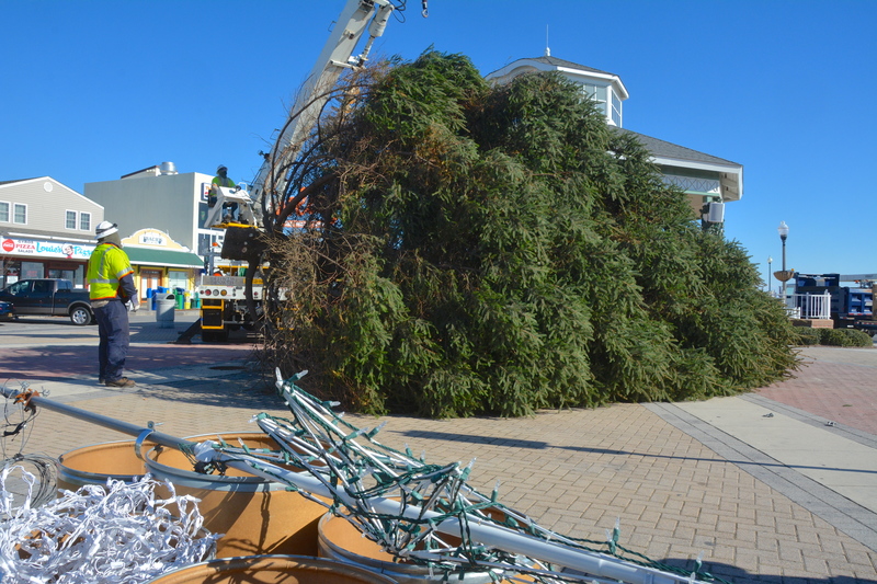 In Rehoboth, it's beginning to look like Christmas Cape Gazette