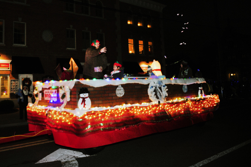 Lewes Christmas Parade brings Santa to town Cape Gazette