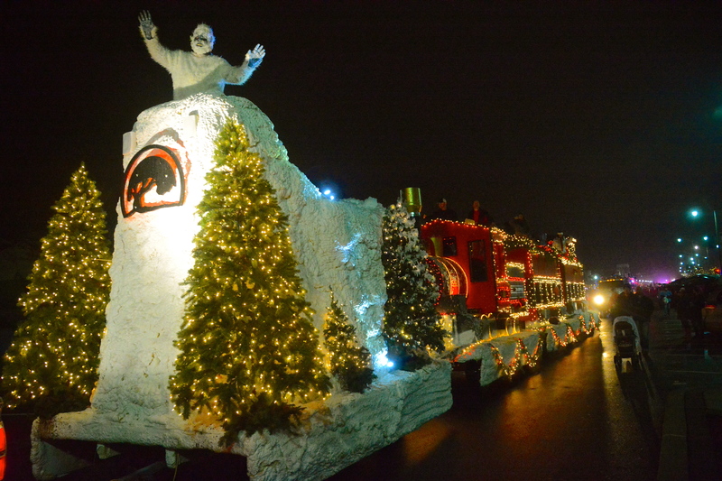 Rain Doesn't Dampen Christmas Spirit In Rehoboth Beach | Cape Gazette