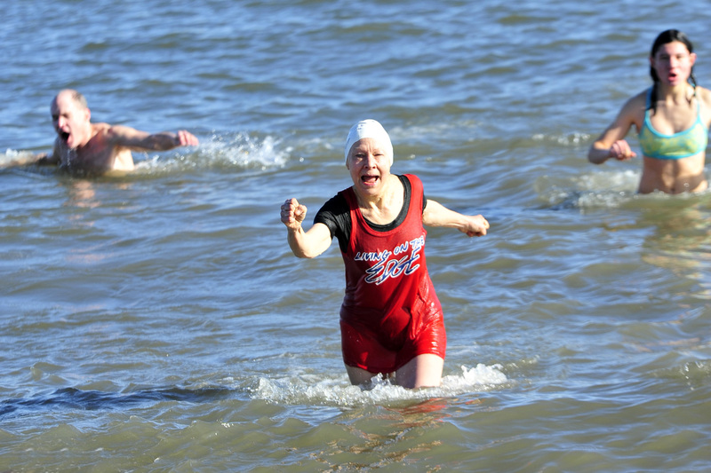 Lewes Polar Bears plunge on New Year's Day Cape Gazette