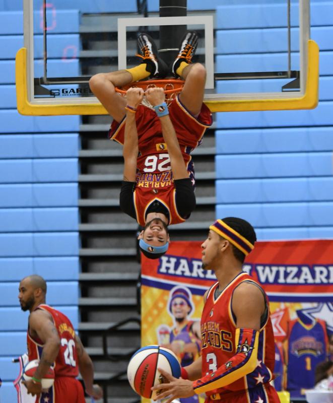 Harlem Wizards hoop it up at Dutch Broadway