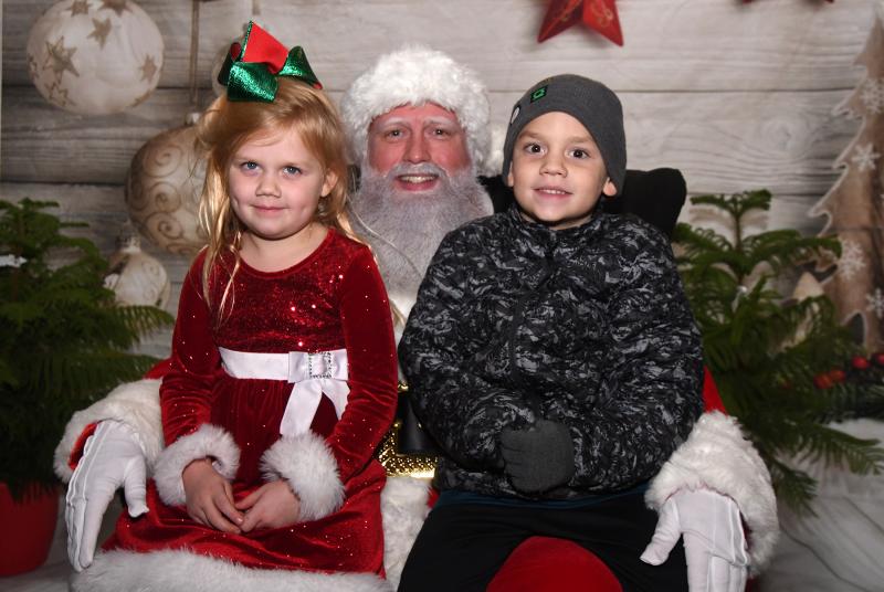 Taormina holds tree lighting | Cape Gazette