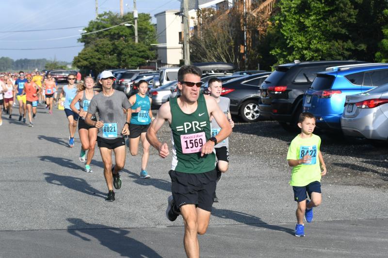 Bill McNary heads out onto the course. He finished in 18:21.