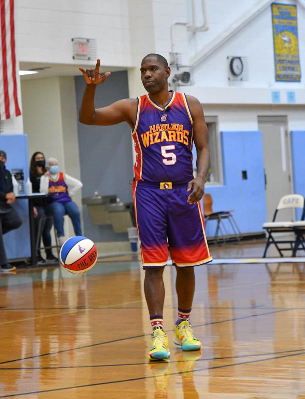 Harlem Wizards hoop it up at Dutch Broadway, Herald Community Newspapers