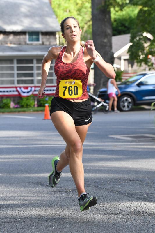 Natalie Lutz is the overall women’s winner in 19:09.