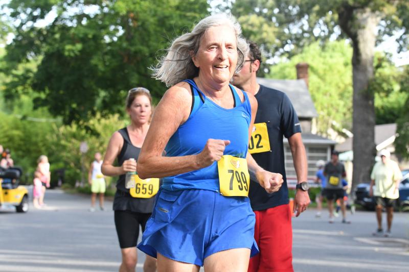 Joann Szczepkowski records a time of 31:00.