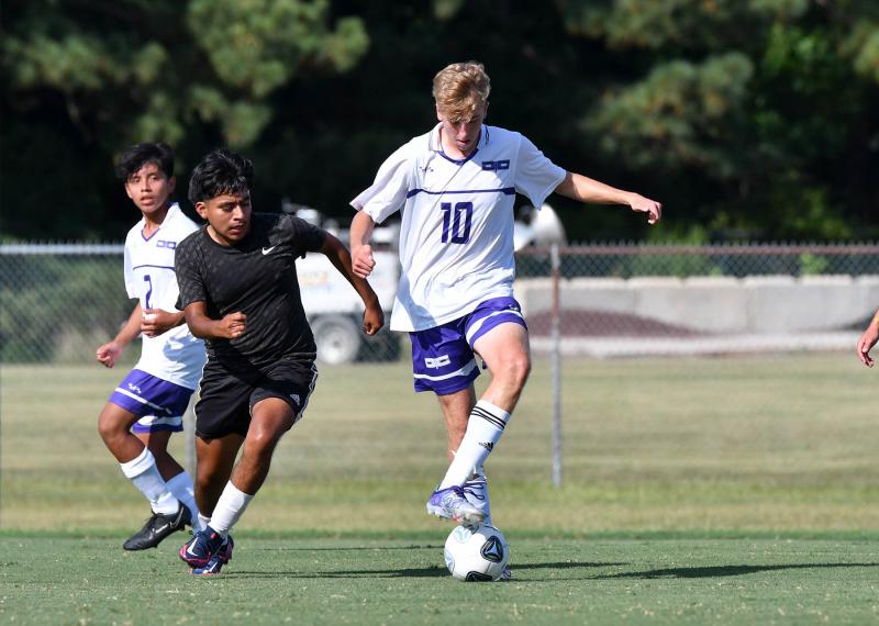 Royals and Ravens square off in final scrimmage | Cape Gazette