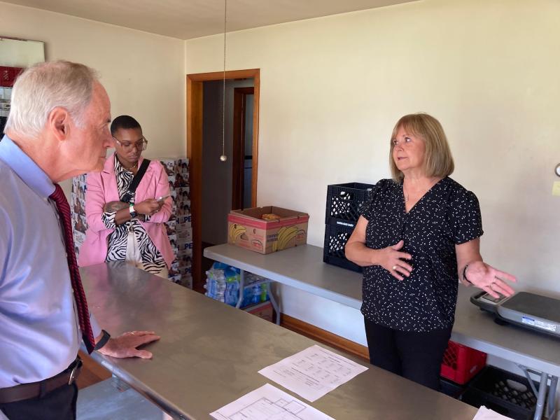 Carper meets with Milton Community Food Pantry | Cape Gazette