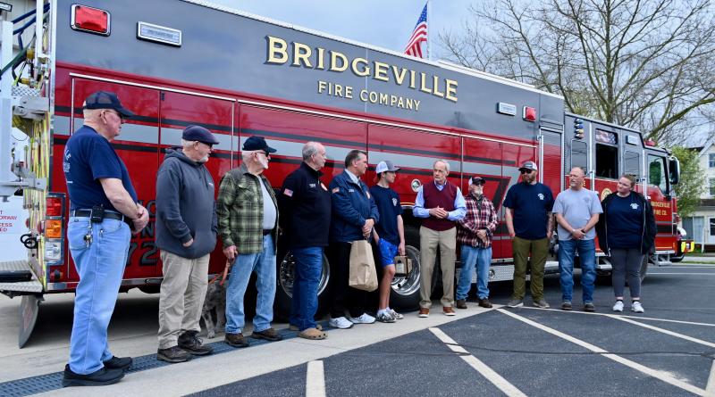 Carper stops to honor first responders – Cape Gazette