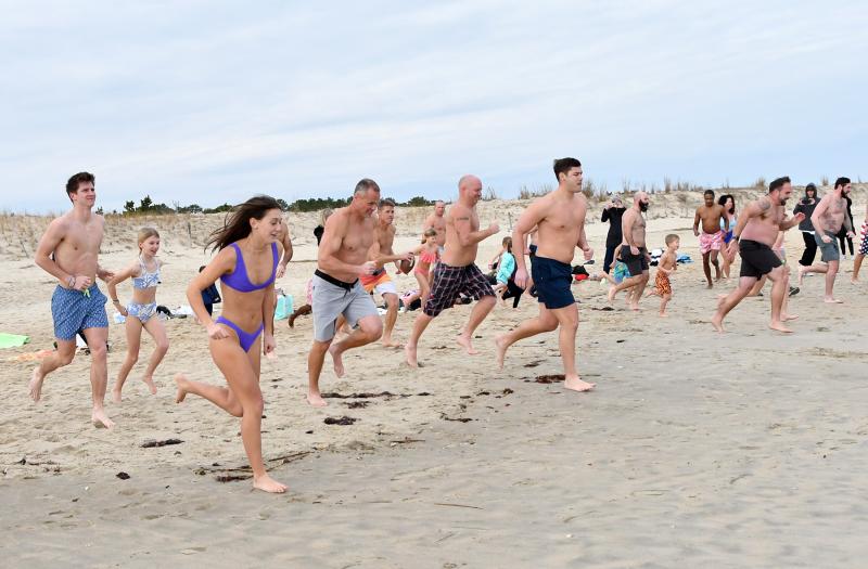 Lewes Polar Bears plunge on New Year’s Day Cape Gazette