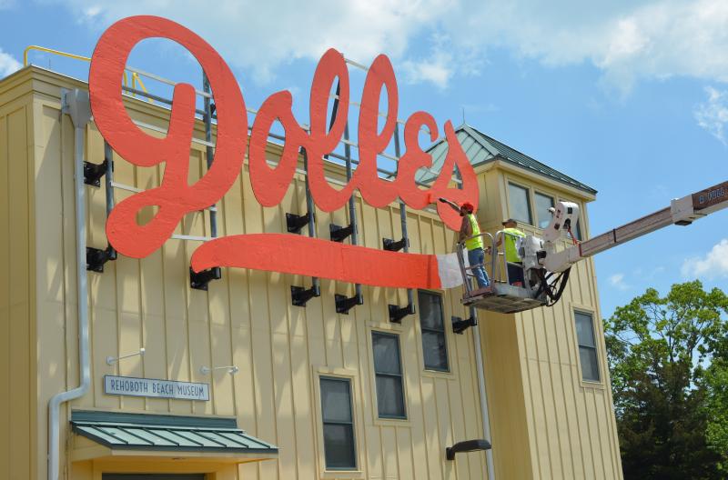 Iconic Dolle’s sign gets a freshening up | Cape Gazette