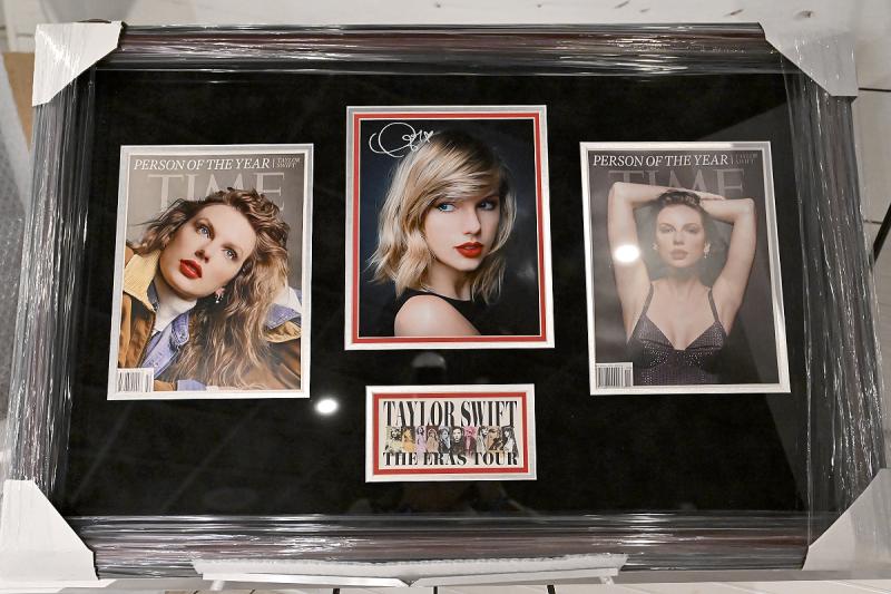 One of the items up for auction was an autographed picture of Taylor Swift.