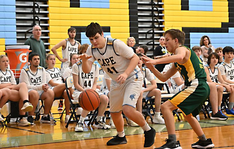 Michael Anthony looks to drive to the basket.