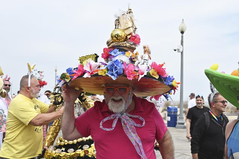Nick Fetterick is looking dapper in his tribute to ‘80s classic movie “Xanadu.”