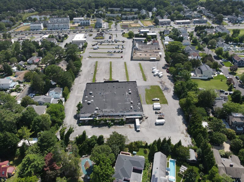 This is the Oceanside Reserve property, looking south to Route 1. As proposed, all existing buildings would be removed and there would be 33 single-family homes built. There would be one main road coming in off Route 1 and one small road within the development. NICK ROTH PHOTO