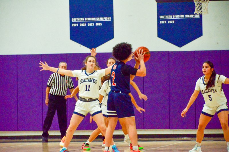 Seahawks sophomore Reilly Mobilia, left, and freshman Patti Lara Nieto lock in on defense.