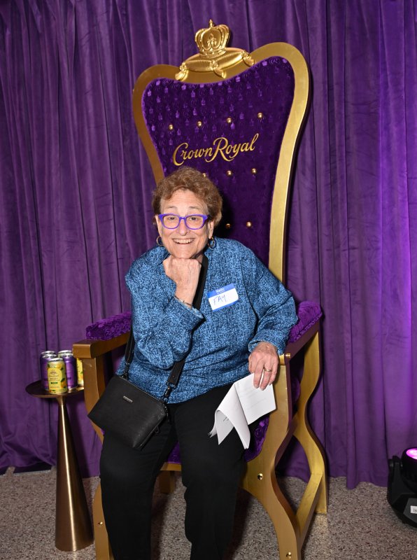 Being the queen of the evening is comedian/writer Fay Jacobs. She acted as emcee for the event.