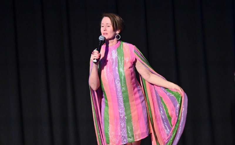 Comedian Mina Hartong.