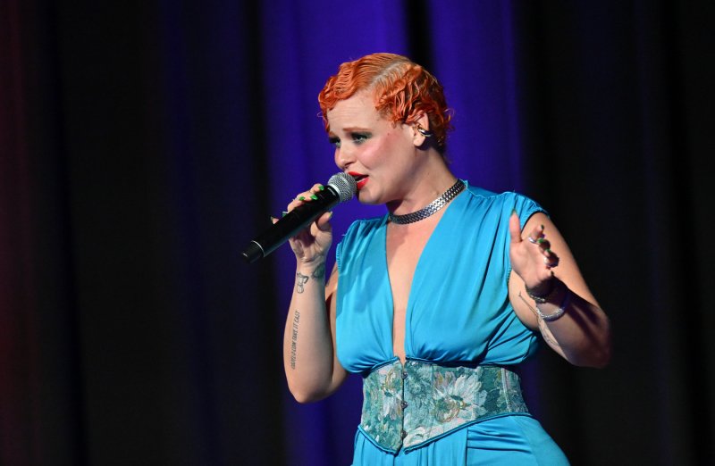 Yoli Mayor brought the crowd to their feet.