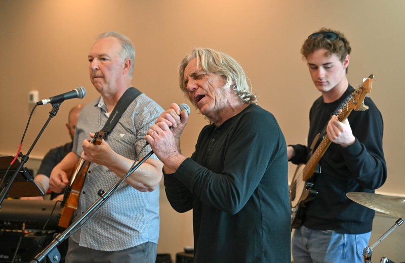 Electric Smoke lead singers Luke Wiedman wails out a Lynyrd Skynyrd song.
