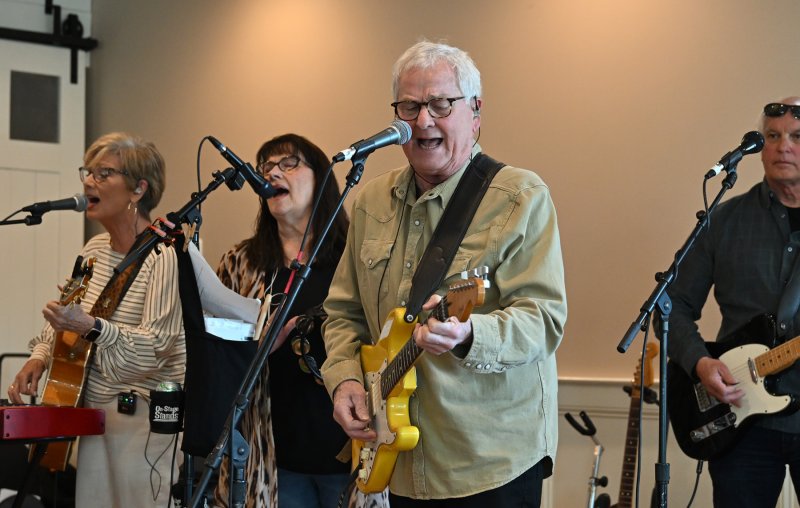 Ben King, guitarist for 33 1/3 band, plays “867-5309/Jenny.”