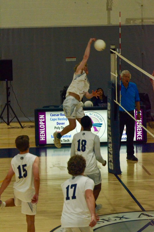Seahawks junior Desmond Davis picks up one of his seven kills.