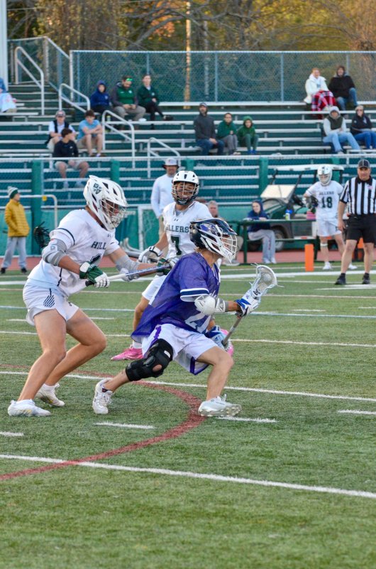 Seahawks junior Gideon Sammons gets to work on a dodge.