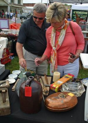 Pennsylvania residents Lee and Diane Vincent take a look at some interesting antiques. BY MADDY LAURIA
