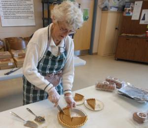 Epworth member Barbara Henriksen slices up a pumpkin pie. BY CHRIS FLOOD