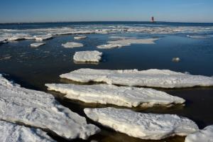 It's more like a scene from much colder places than the coast along Delaware Bay. BY RON MACARTHUR