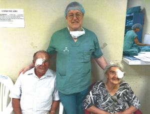 Dr. Rios, center, stands with two patients after their cataract surgery. COURTESY RODOLFO RIOS