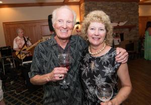 Doug and Susan White have fun during cocktail hour.