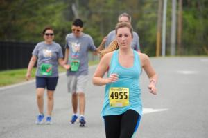 Kaci Coveleski nears the finish line in the Tommy 10K. DAVE FREDERICK PHOTO