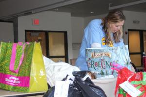 Advisor Shawna Steinman checks off her list.