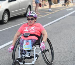 Melissa Platt breaks away from the peloton at the start and rolls to a 28:03 5K.