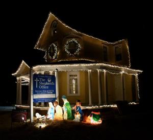 Shepherd’s Office provides programs, including free lunches and dinners on a weekly schedule, for the homeless and those in need.