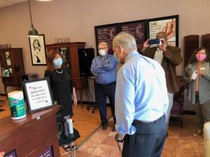 U.S. Sen. Tom Carper and Puttin’ On The Ritz co-owner Helena Peppers talk shop.