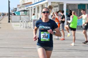 Caroline Sanders finishes in 19:20 as the women’s overall winner.