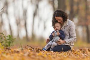 Mom-Holds-Son-Fall-Photo-Delaware