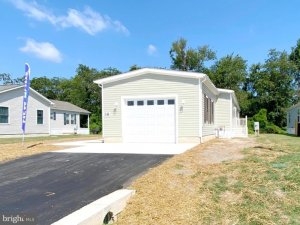 Side View with Garage