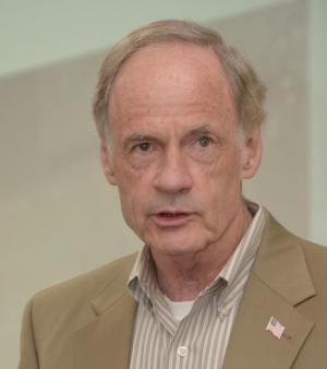 Tom Carper RON MACARTHUR PHOTO