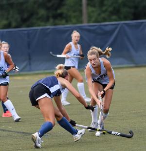 Grace Wiggins advances the ball. DAVE FREDERICK PHOTOS